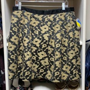 LOFT black with beige gold geometric skirt